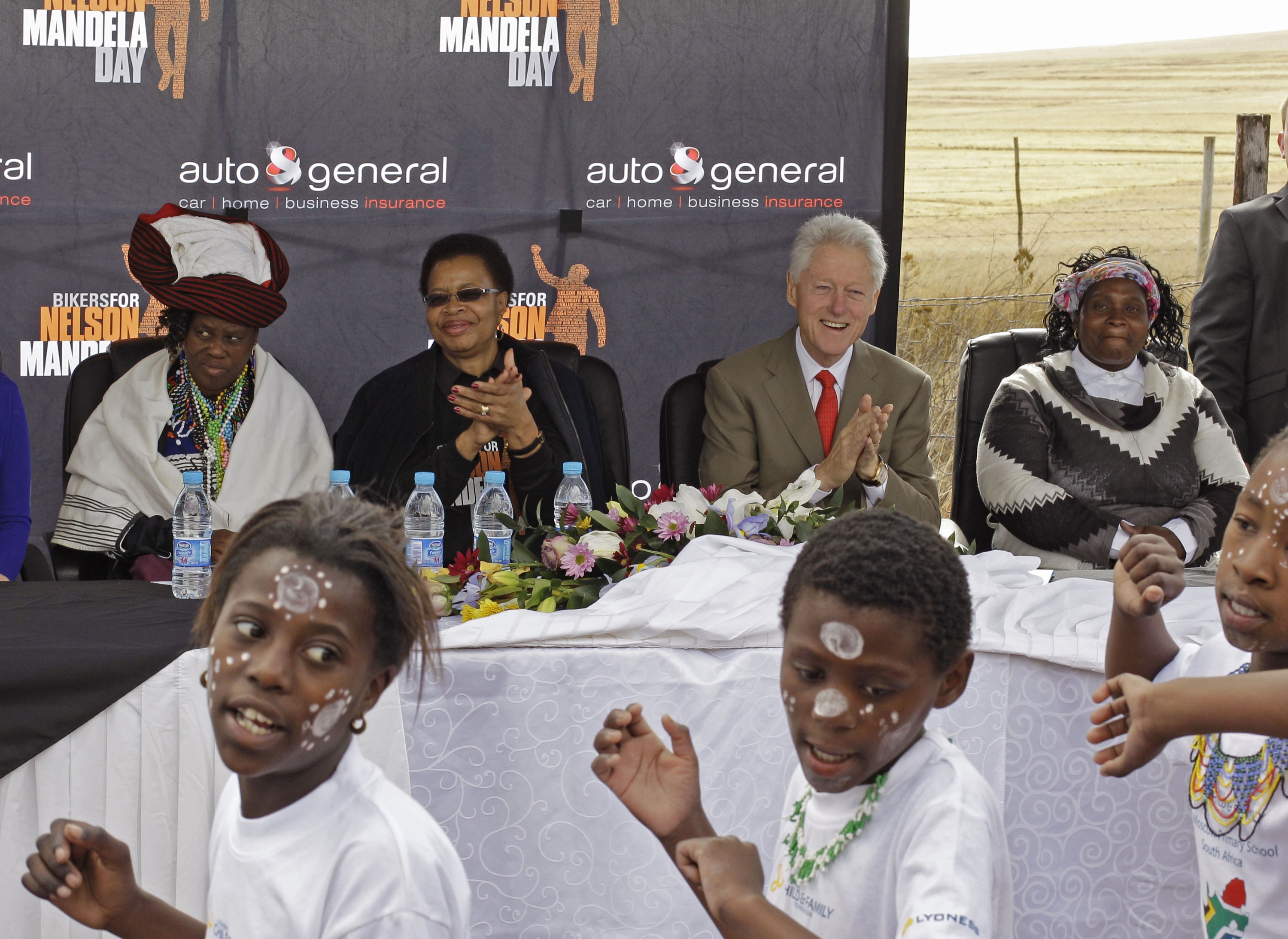 Bill Clinton visits Mandela on birthday eve - Jul. 17, 2012 | KyivPost