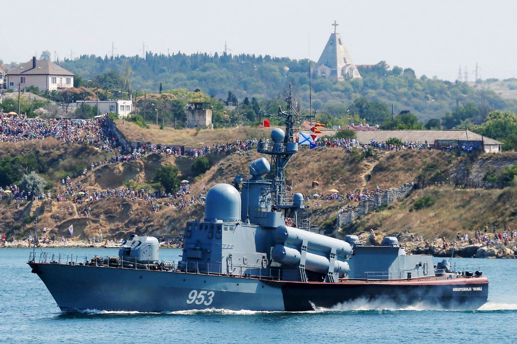 Daily Mail: More Than 20 Russian Warships Stage Military Exercises In ...