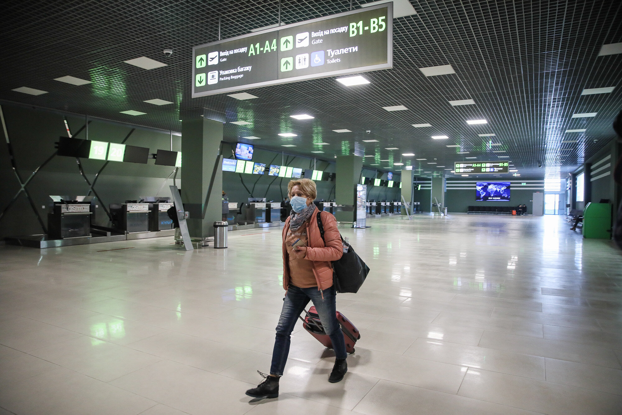 ukrainian airlines hand baggage