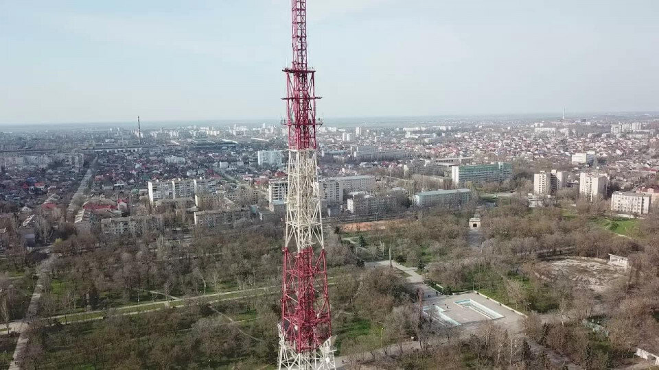 Взрыв возле телебашни в оккупированном Херсоне, представитель РФ: город «никогда не выйдет из-под власти России» — KyivPost